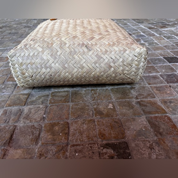 Elegant Woven Tote Bag with Brown Straps - Picture 4 of 9